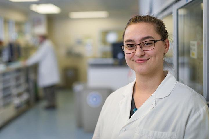Mother follows in daughter’s footsteps to become pharmacy technician at Mayo Clinic
